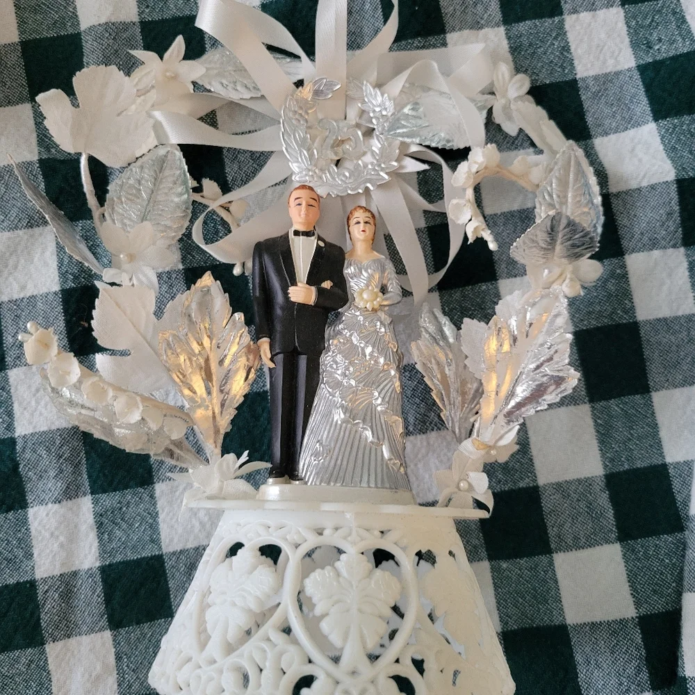 Elegant Wedding Cake Toppers Set - White